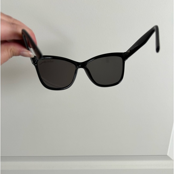 Women’s Sunglasses - Picture 4 of 4